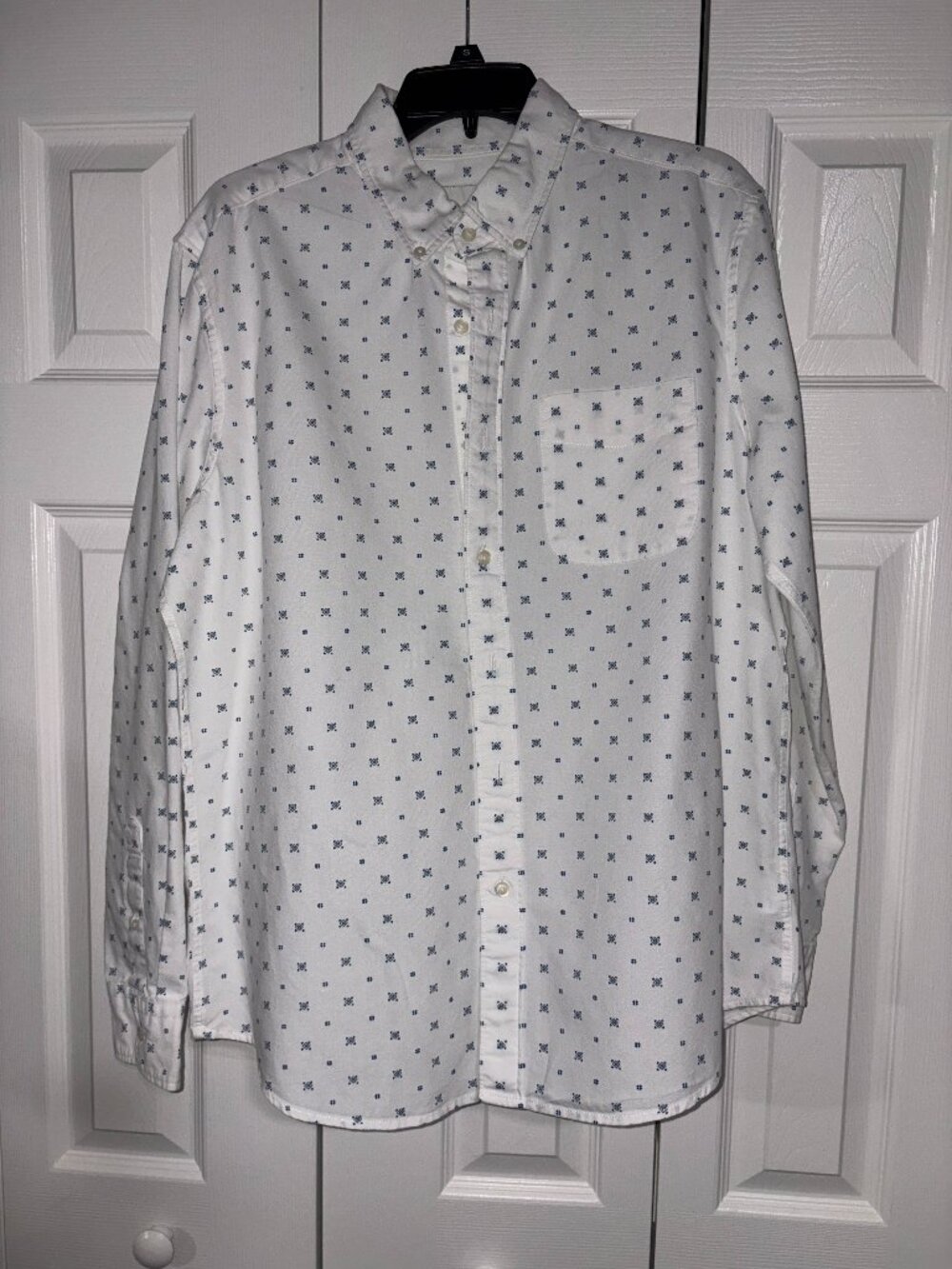 American Eagle White & Blue Micro Print Striped Button Down Shirt